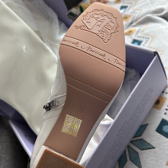 Mucccute White Thigh High Boots with Zipper - Picture 4 of 8